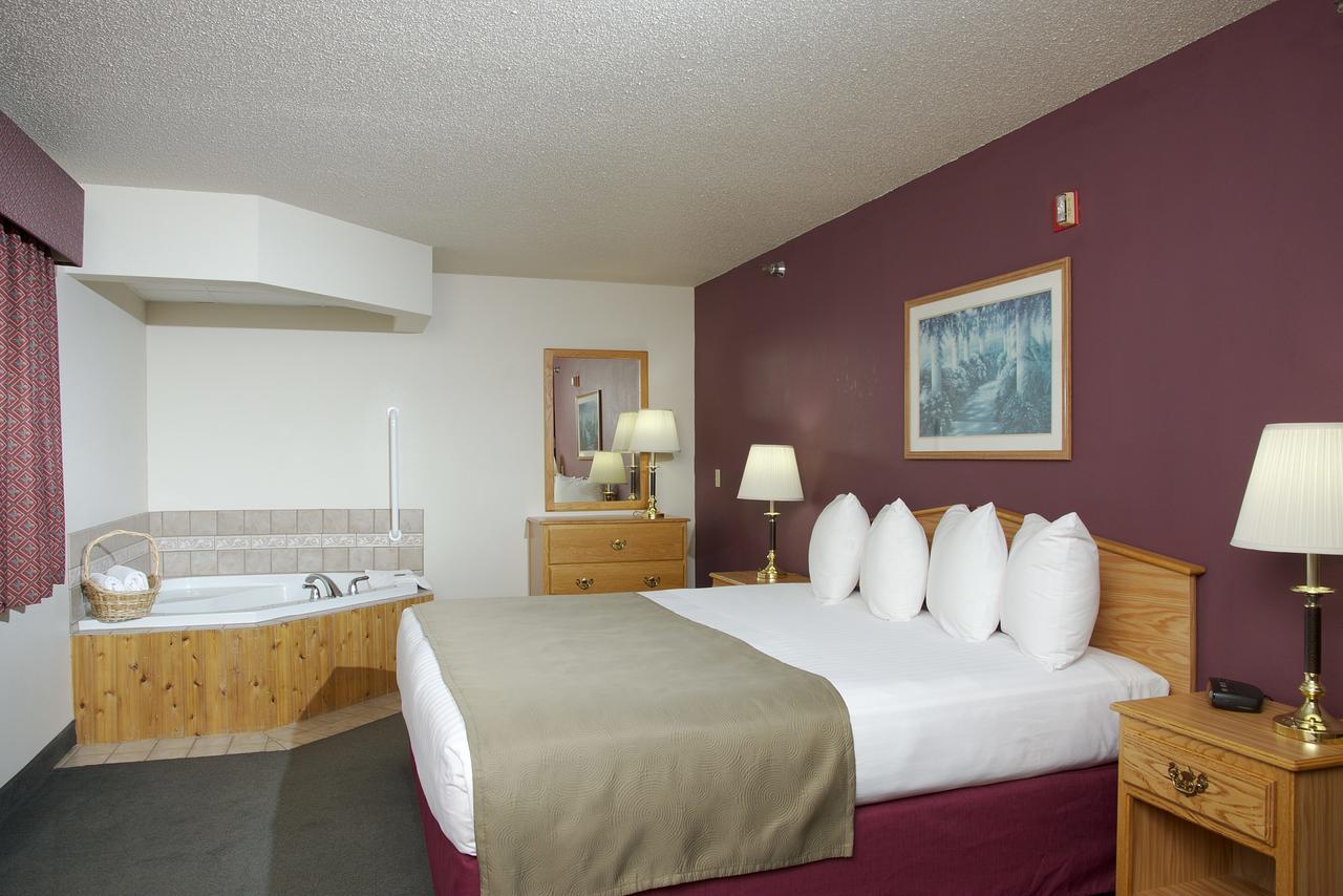 Americinn By Wyndham Merrill Bagian luar foto